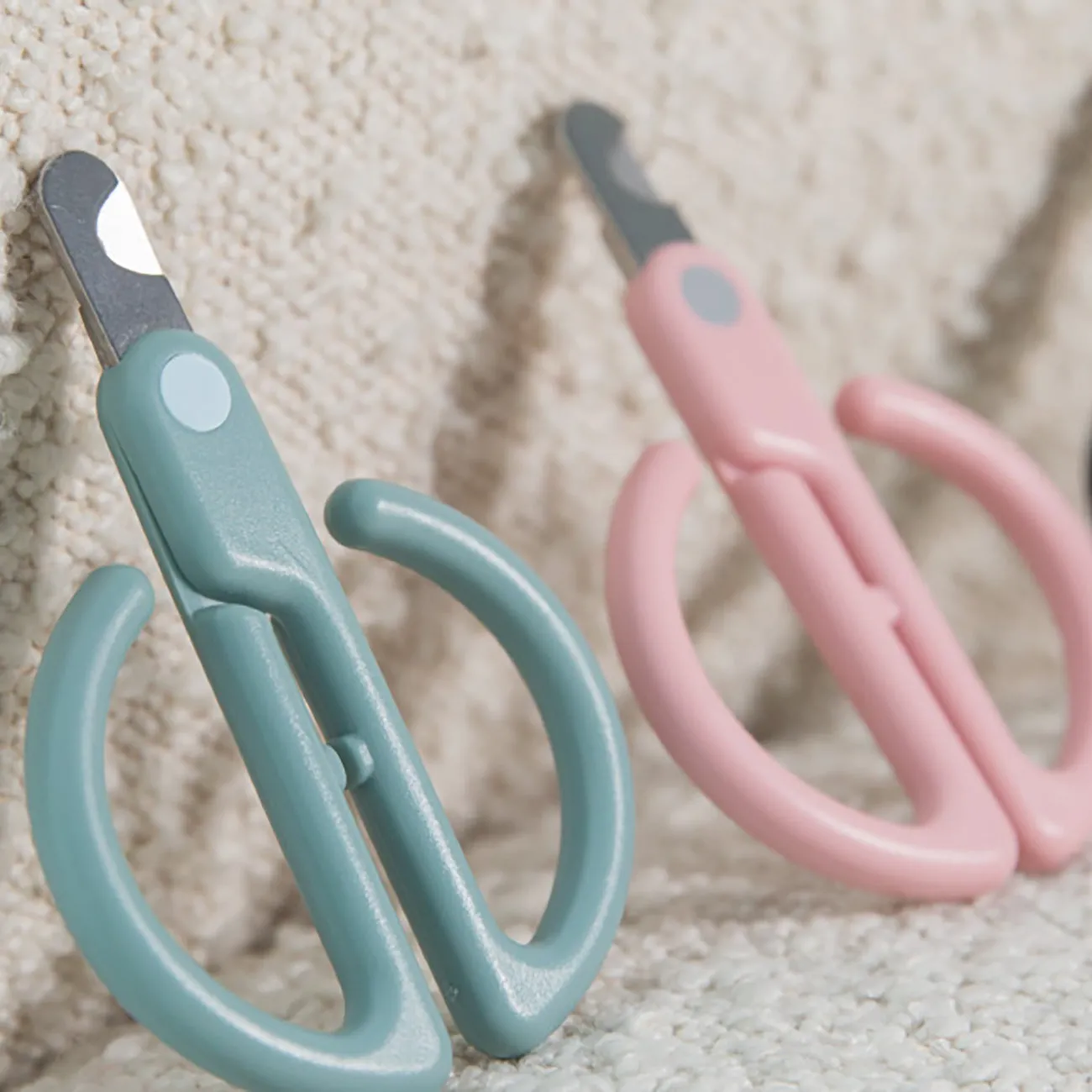 Aimondow Cat Nail Clippers Cat Claw Trimmer for Pet Grooming Tool Easy Cutting Cat Claw Clippers Dog Nail Clippers Angled Blade Sharp Claw Scissors for Small Animals Rabbit Puppy Kitten