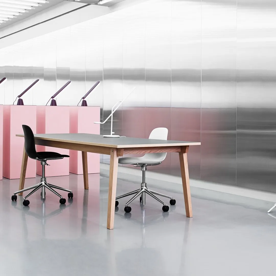 Form Chair - 5W Swivel Base w/ Gaslift